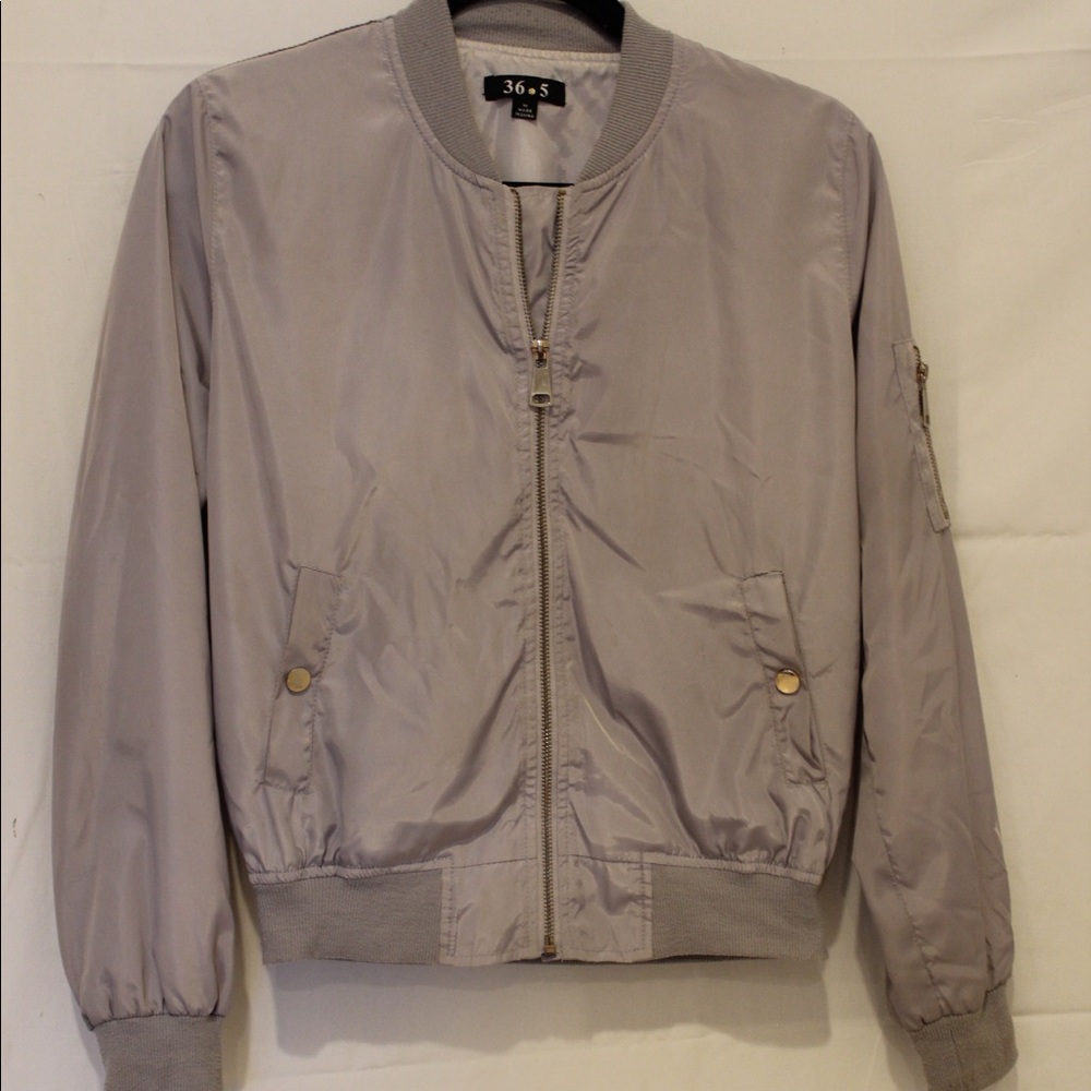 Very stylish Windbreaker